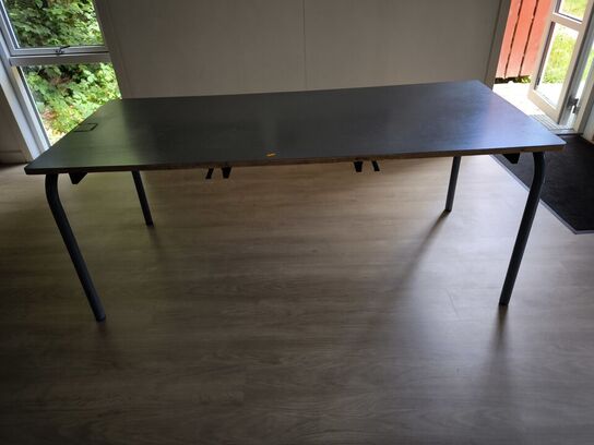 Skab samt bord
