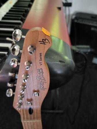 El. guitar HARLEY BENTON