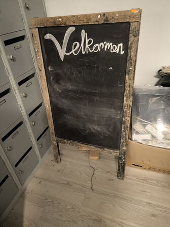 Diverse skilte m.v. 