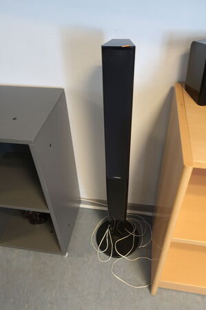 Fjernsyn 65" SAMSUNG UE65TY6905K samt anlæg YAMAHA