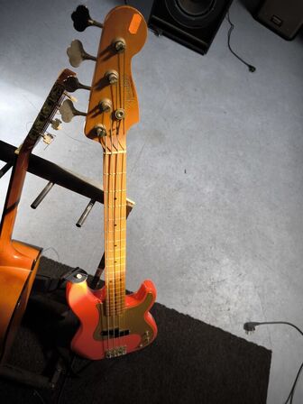 Bassguitar FENDER 