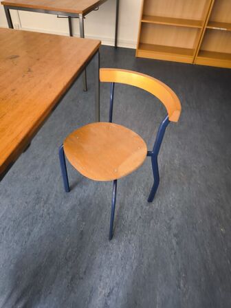2 stk. borde samt 8 stk. stole 