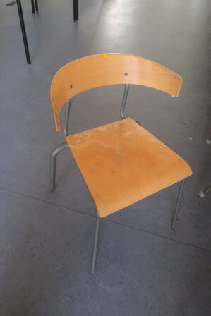 5 stk. borde samt 16 stk. stole