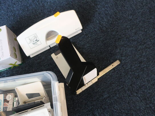 Post-its, skolekridt, kladepapir m.v. 