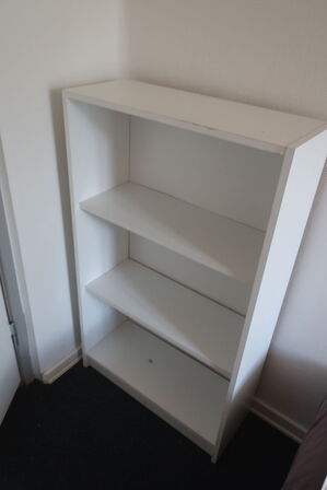 Køjeseng, lænestol, seng, bord m.v. 