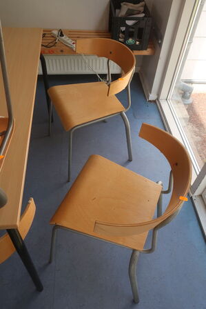 2 stk. borde samt stole 