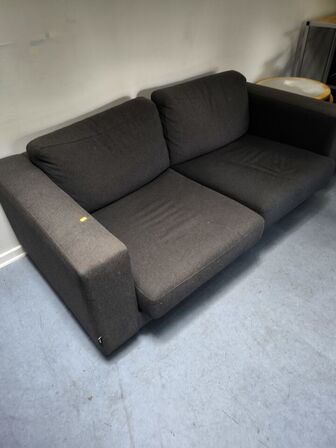 Sofa, bord samt rullevogn 