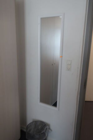 Køjeseng, lænestol, seng, bord m.v. 