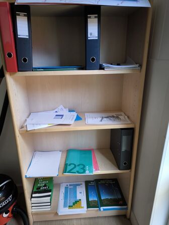 Skab samt bord