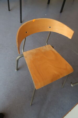 2 stk. borde samt 4 stk. stole
