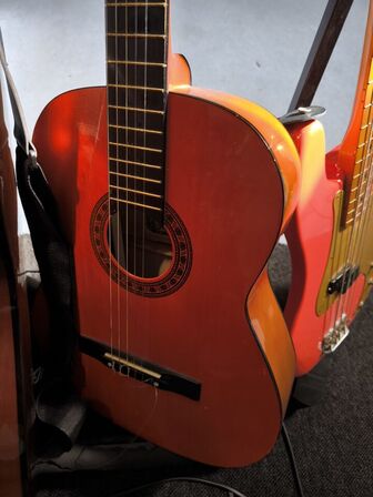 Akustisk guitar PEARL RIVER 