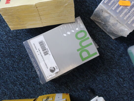 Post-its, skolekridt, kladepapir m.v. 
