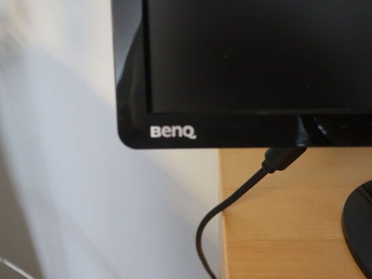 Monitor samt tastatur