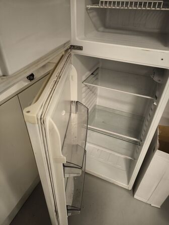 Køle-/fryseskab HAKA samt diverse service i køkken