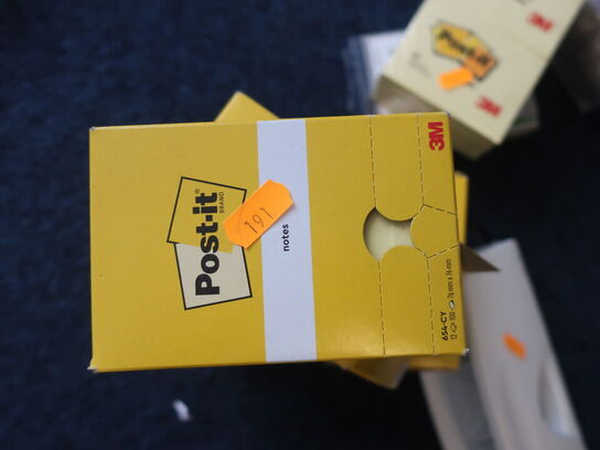 Post-its, skolekridt, kladepapir m.v. 