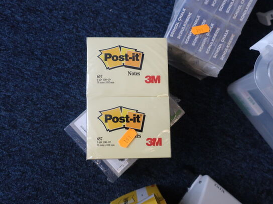Post-its, skolekridt, kladepapir m.v. 
