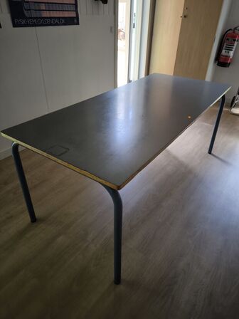 Skab samt bord