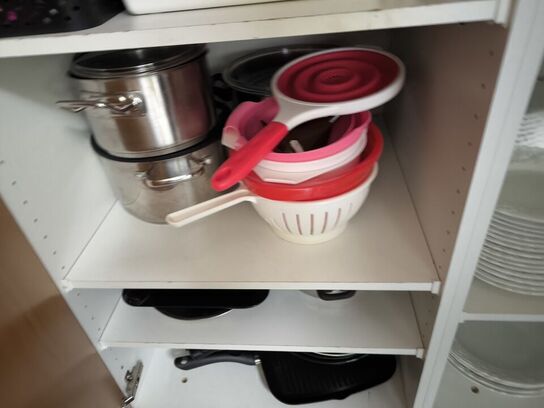 Indhold i skab 
