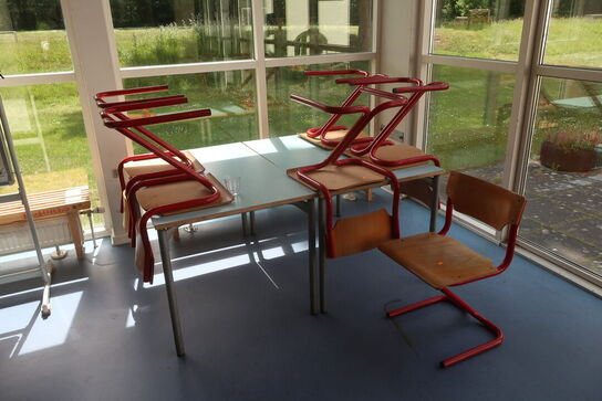 4 stk. borde samt 11 stk. stole 