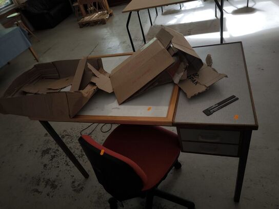 Bord samt kontorstol
