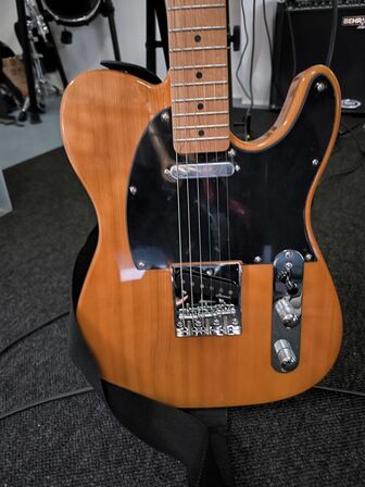 El. guitar HARLEY BENTON