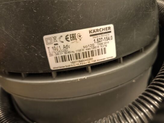 Støvsuger KARCHER, gulvspand m.v. 