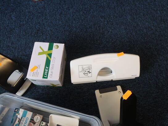 Post-its, skolekridt, kladepapir m.v. 
