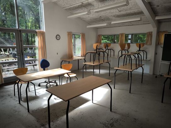Diverse borde samt stole