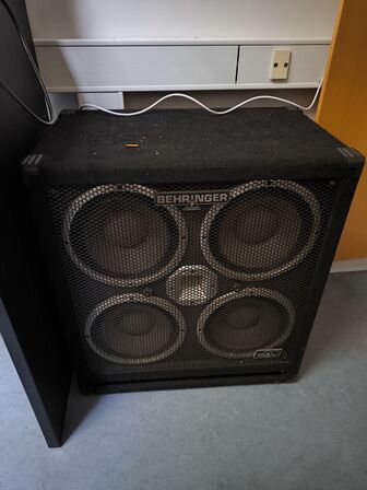 Subwoofer BEHRINGER Ultrabass BB410