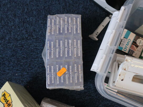 Post-its, skolekridt, kladepapir m.v. 