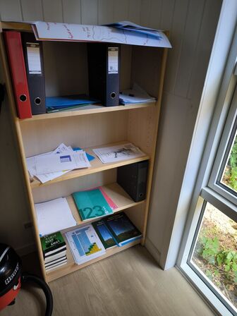 Skab samt bord