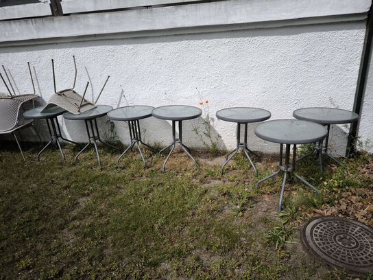 Diverse havestole samt borde