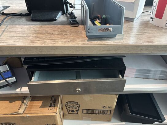 Kasseapparat CBE, bonprinter, dankortterminal, pengeskuffe m.m.