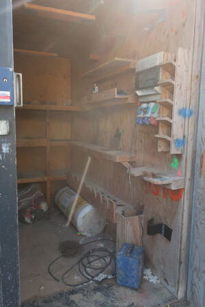 10 fods container med indhold