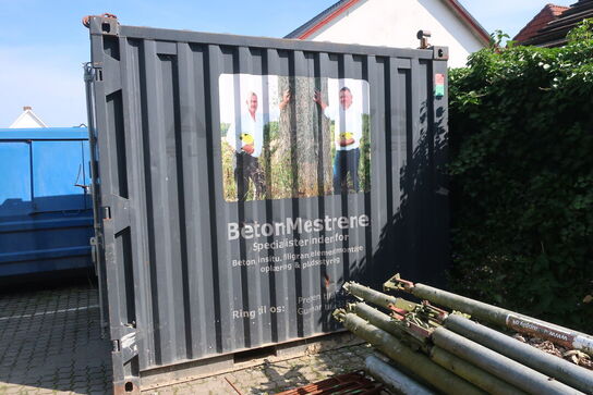 10 fods container med indhold