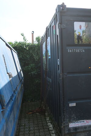 10 fods container med indhold