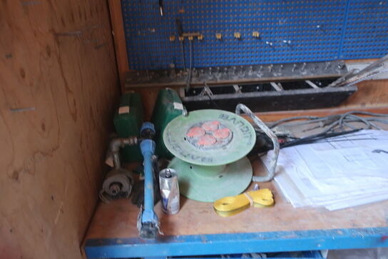 10 fods container med indhold