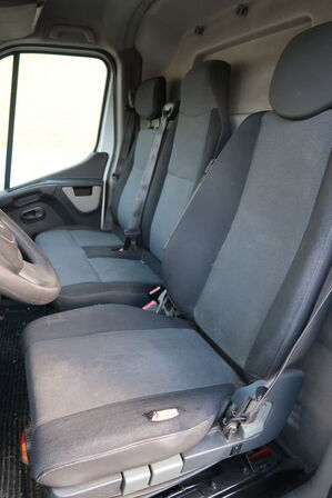 Varebil RENAULT Master 2.3 DCI 150