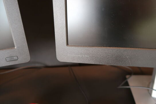 2 stk. computerskærme HP EliteDisplay E242 med tastatur og rollermouse