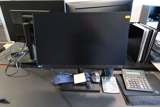 Computerskærm SAMSUNG F24T450FQR samt tastatur og mus