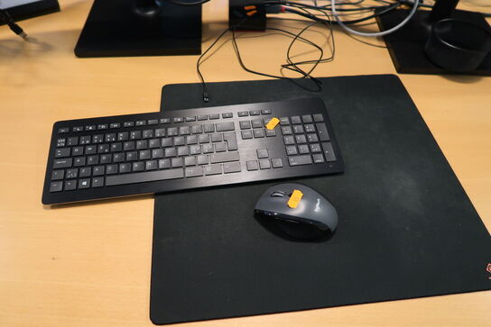 2 stk. computerskærme SAMSUNG F27T450FQR med tastatur og mus