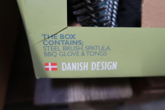 Cozze BBQ sæt m/tang, spartel, børste og handske 4 dele