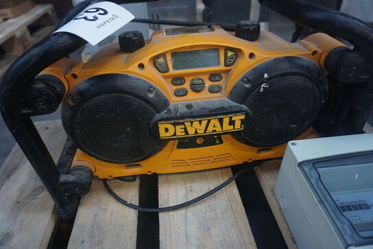 Arbejdsradio DeWalt + strømboks