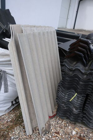 4 stk. paller med div. Tagsten samt bigbag med tagplader