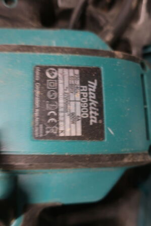 Overfræser MAKITA RP0900