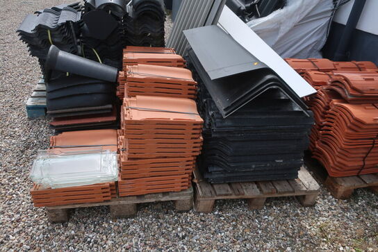 4 stk. paller med div. Tagsten samt bigbag med tagplader