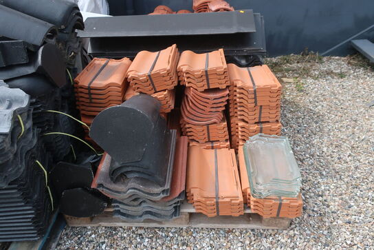 4 stk. paller med div. Tagsten samt bigbag med tagplader