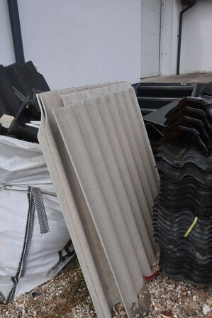 4 stk. paller med div. Tagsten samt bigbag med tagplader