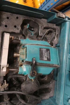 Overfræser MAKITA RP0900