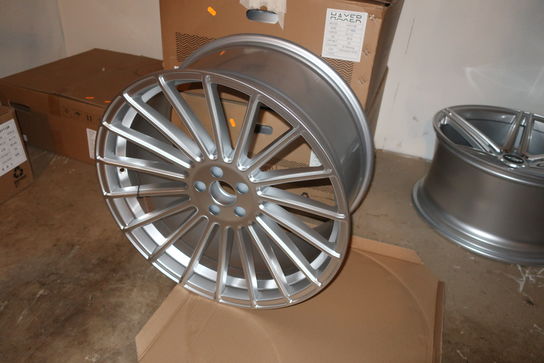 4 stk. alufælge HAXER WHEELS HX010B 22x10.5/22x11.5 (brugt måske med fejl)